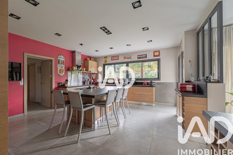 Maison - 527 m² - 9 pièces