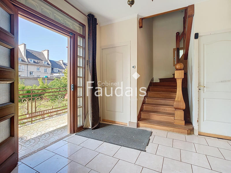 Maison - 178 m² - 9 pièces