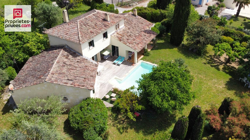 Maison - 217 m² - 7 pièces