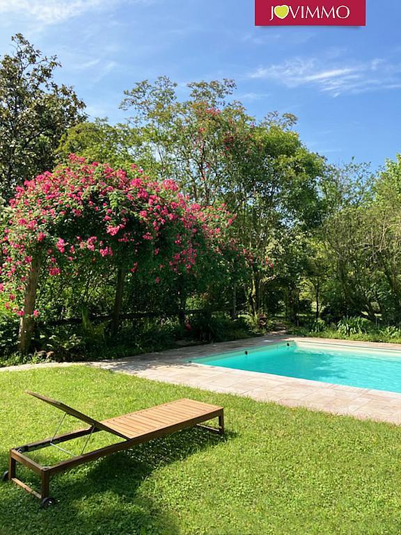 Maison - 387 m² - 12 pièces