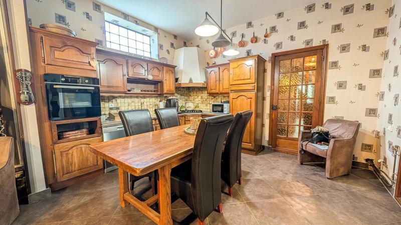 Maison - 167 m² - 8 pièces