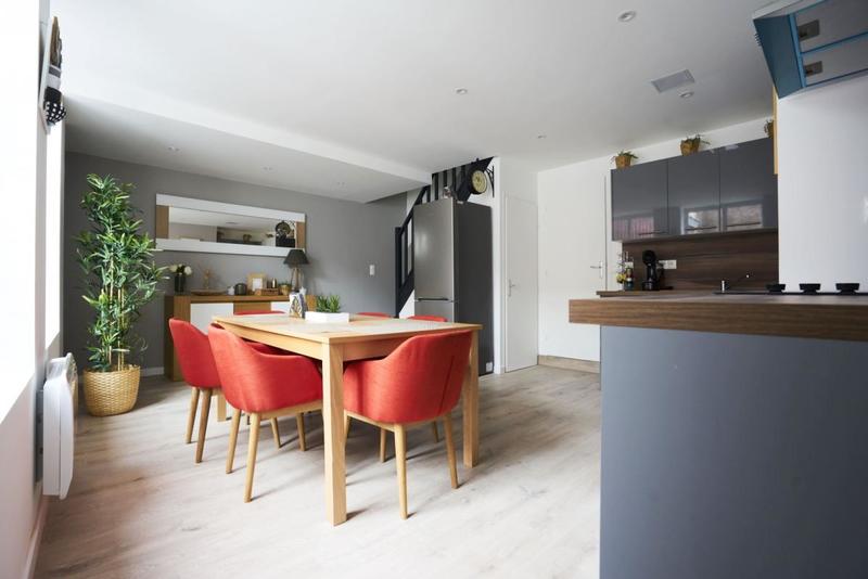 Appartement - 98 m² - 6 pièces