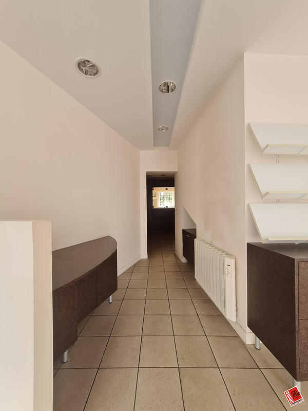 Local commercial - 75 m² - 4 pièces
