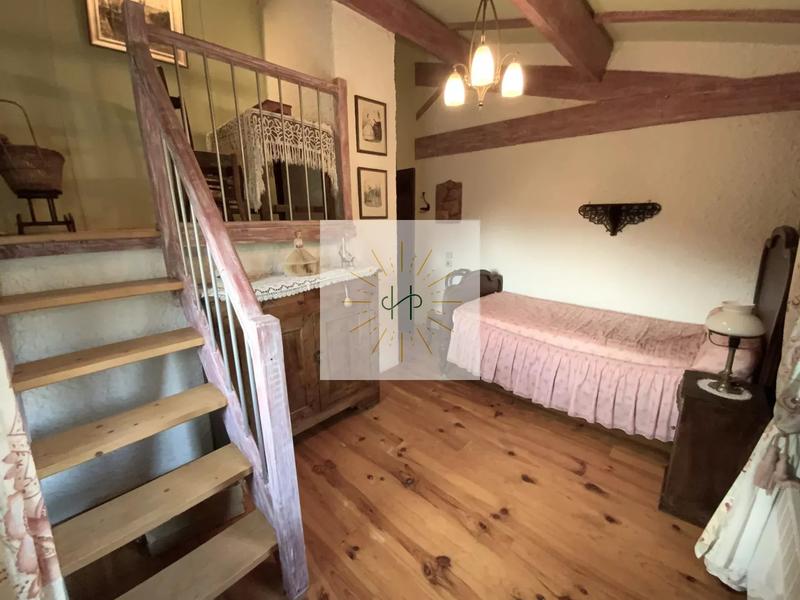 Maison - 195 m² - 7 pièces