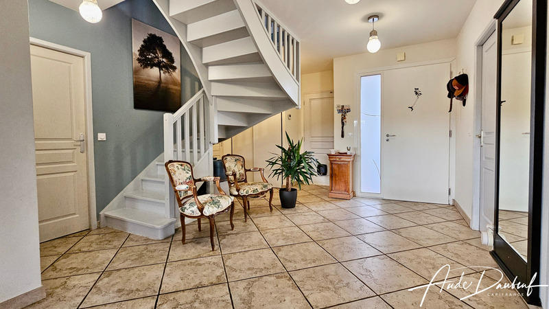 Maison - 215 m² - 6 pièces