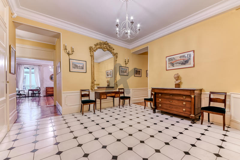 Appartement - 189 m² - 6 pièces