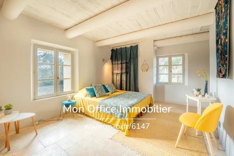 Propriété - 290 m² - 9 pièces