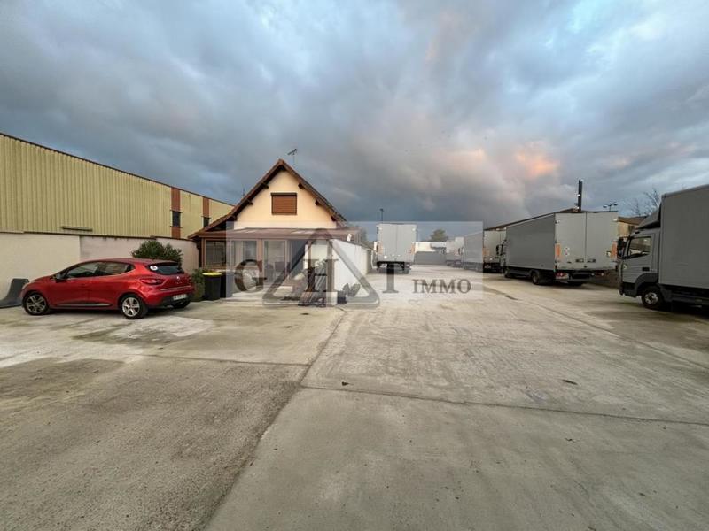 Terrain industriel - 1 400 m²