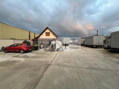 Terrain industriel - 1 400 m²