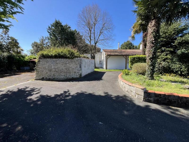 Propriété - 338 m² - 10 pièces