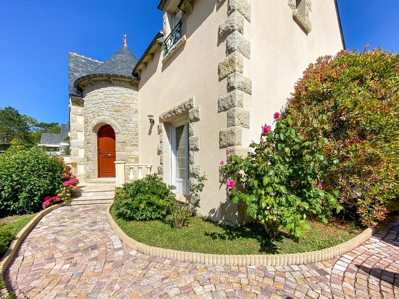 Maison - 224 m² - 9 pièces