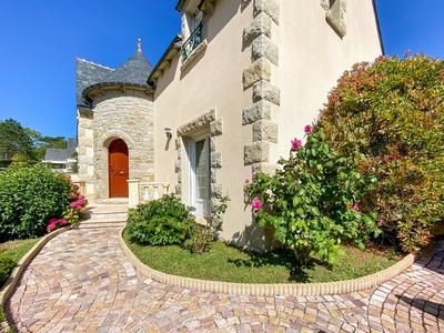 Maison - 224 m² - 9 pièces