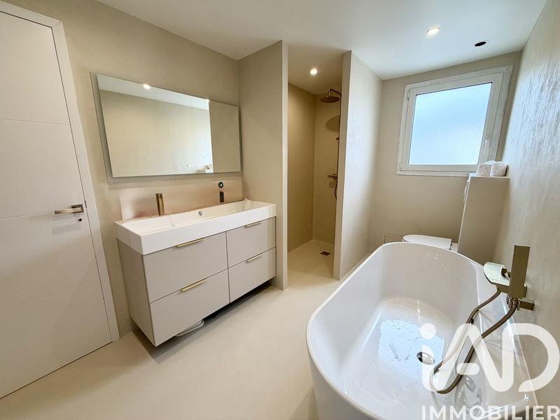 Maison - 255 m² - 7 pièces