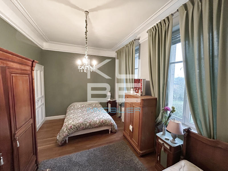 Maison - 280 m² - 12 pièces