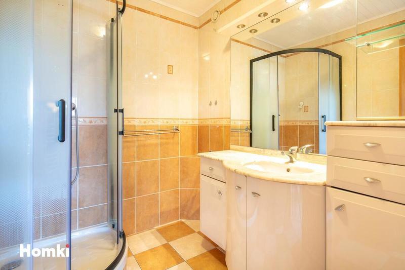 Appartement - 90 m² - 5 pièces