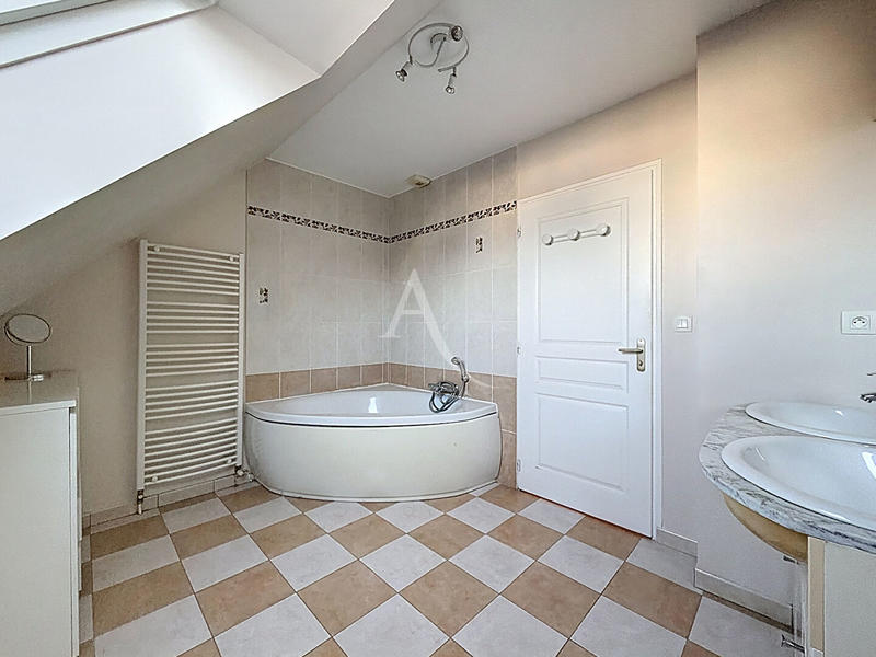 Maison - 136 m² - 6 pièces