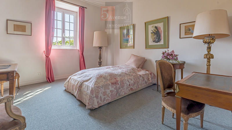 Maison - 430 m² - 12 pièces