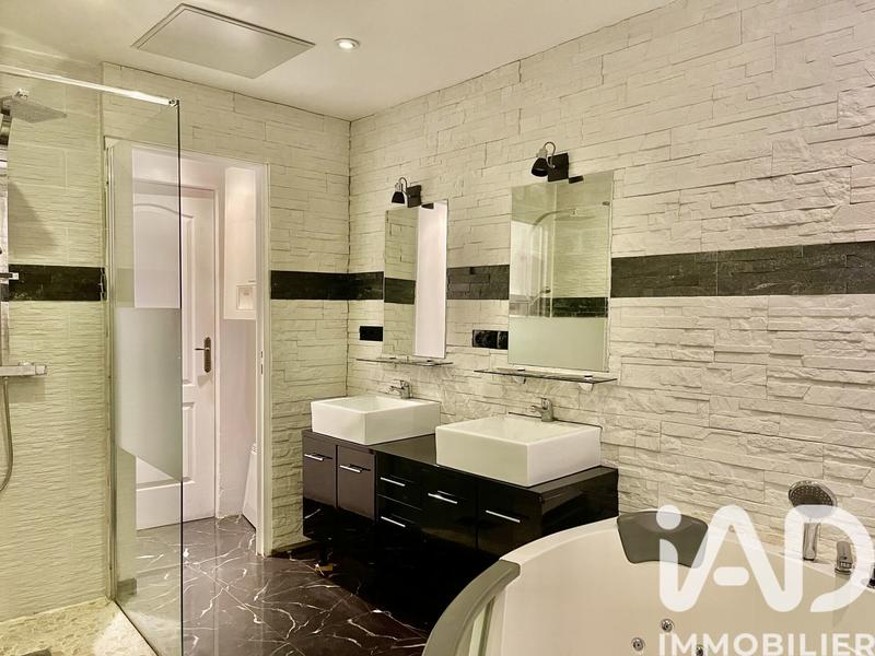 Maison - 170 m² - 8 pièces