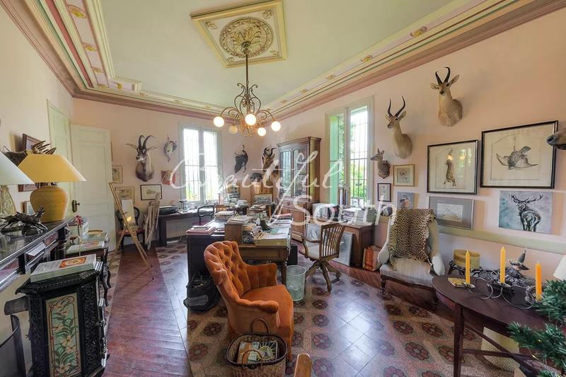 Propriété - 330 m² - 15 pièces