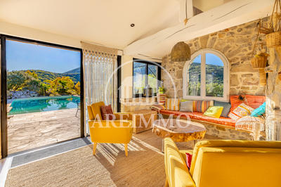 Maison - 228 m² - 11 pièces