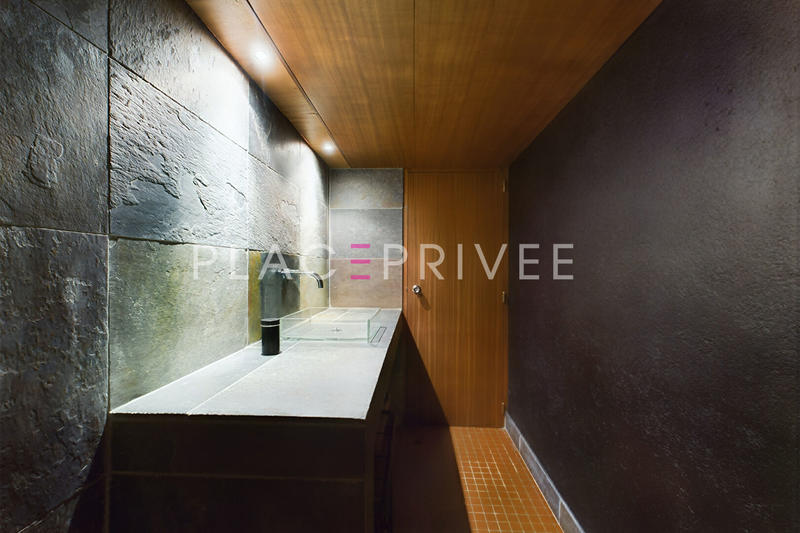 Maison - 400 m² - 12 pièces