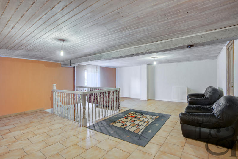 Maison - 313 m² - 8 pièces