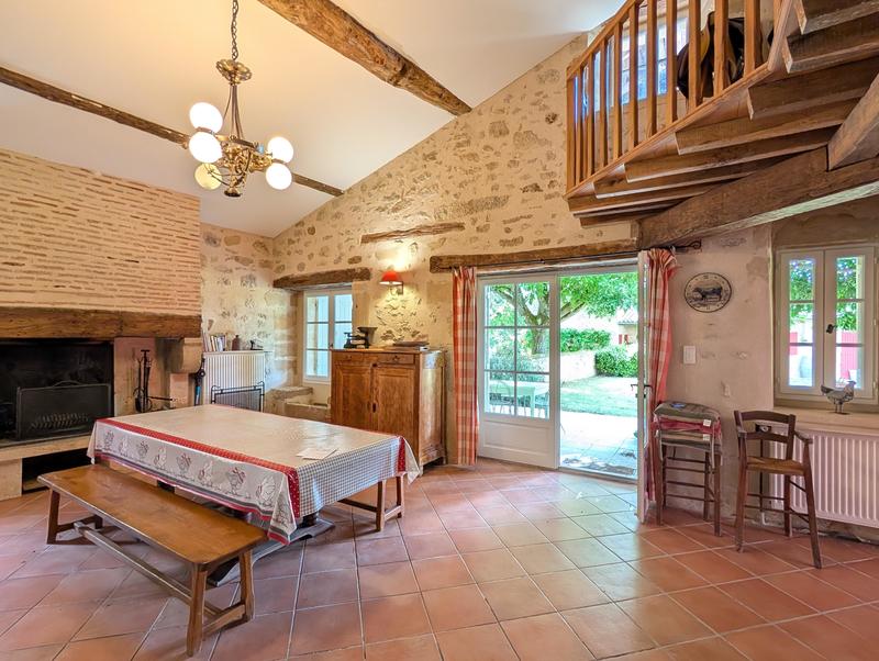 Propriété - 554 m² - 15 pièces