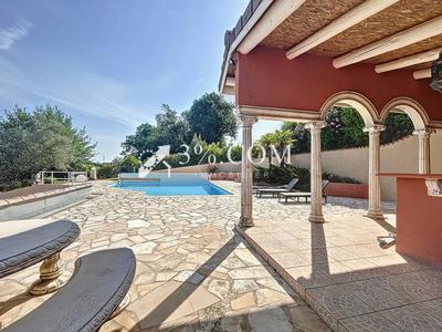 Maison - 182 m² - 8 pièces