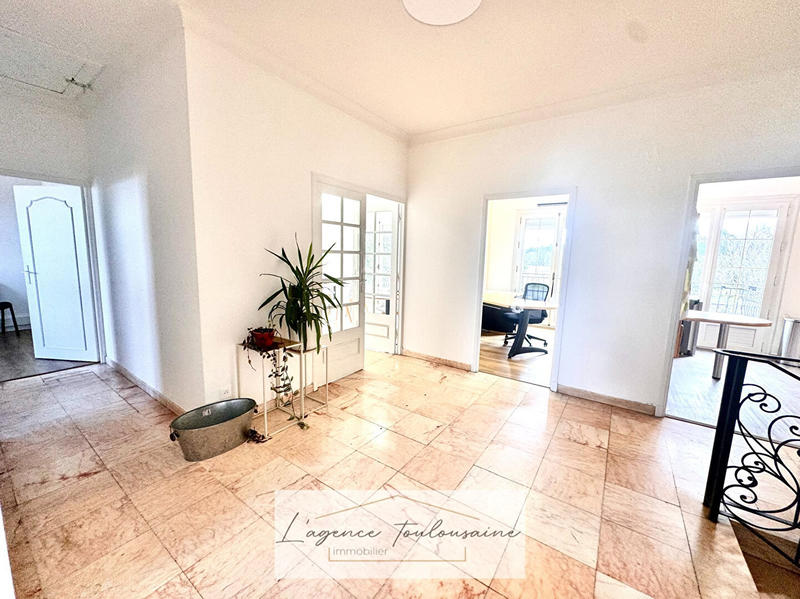 Maison - 250 m² - 10 pièces