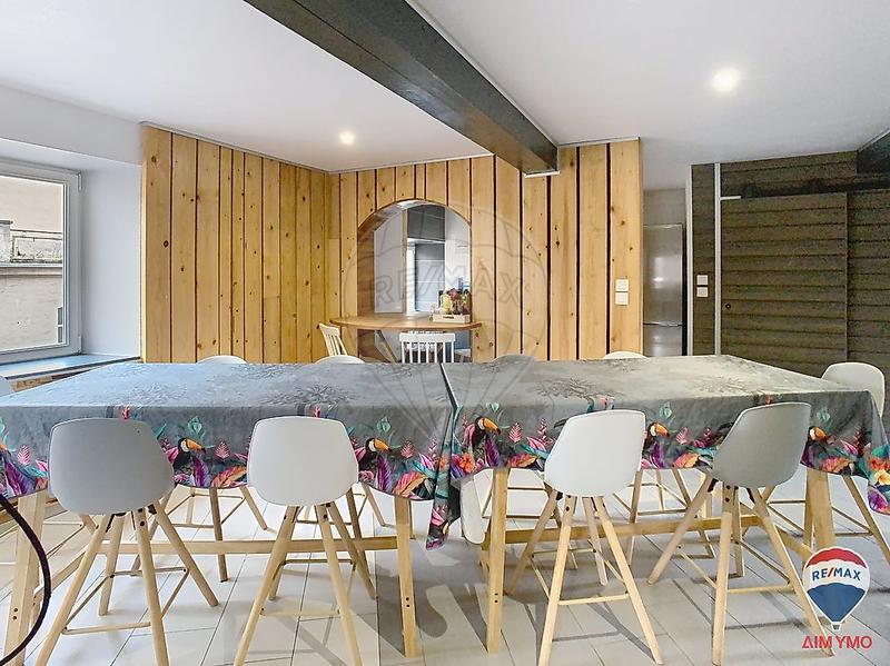 Maison - 240 m² - 9 pièces