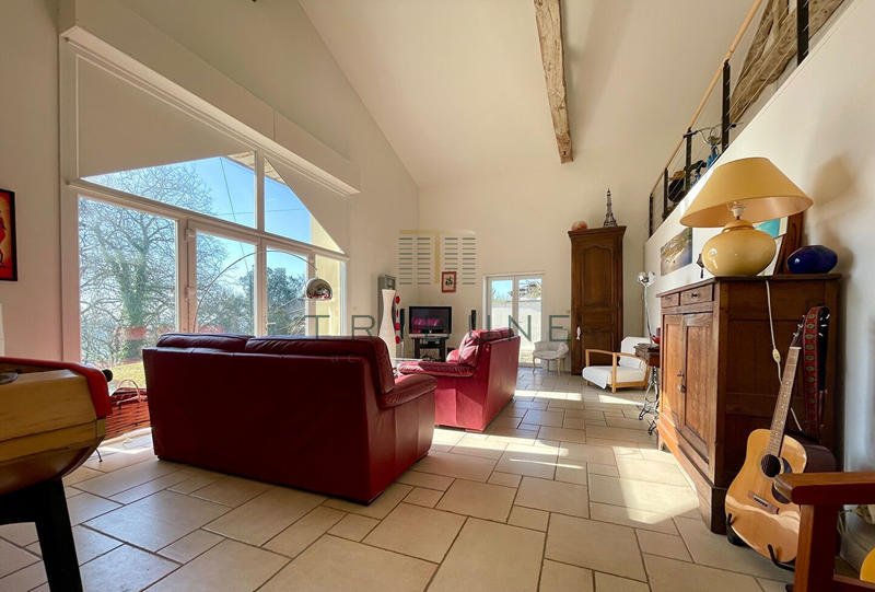 Maison - 220 m² - 8 pièces