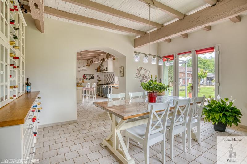 Maison traditionnelle - 315 m² - 10 pièces