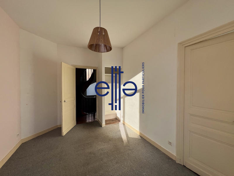 Maison - 170 m² - 9 pièces