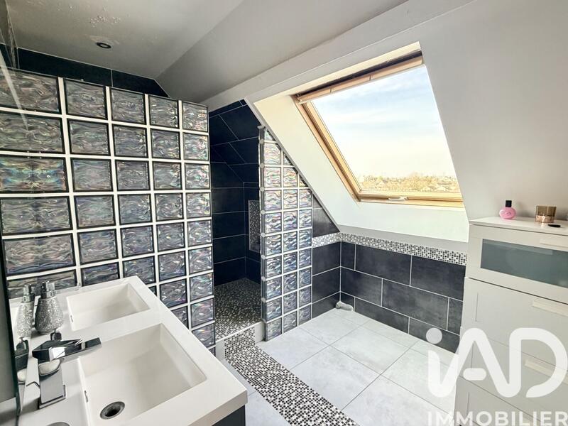 Maison - 192 m² - 7 pièces