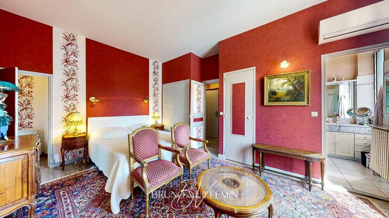 Demeure - 439 m² - 18 pièces