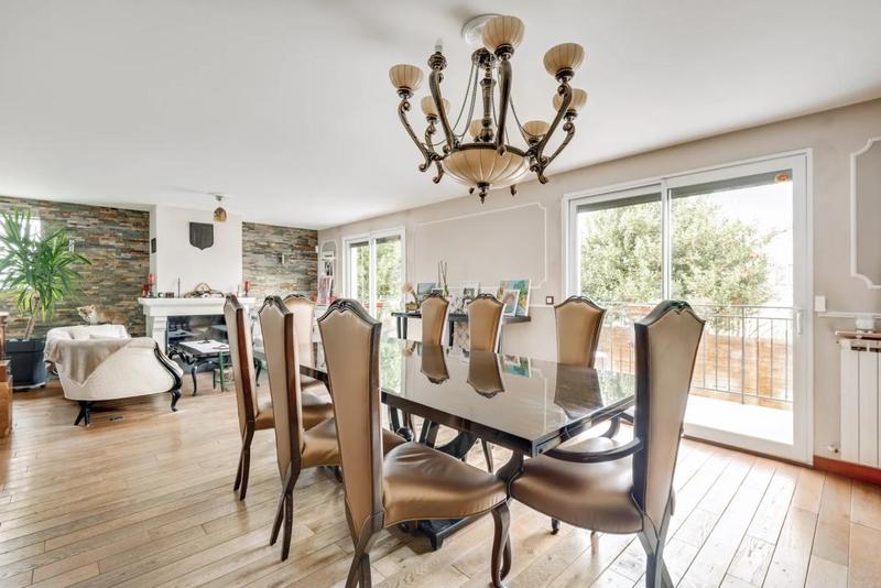 Maison - 211 m² - 8 pièces