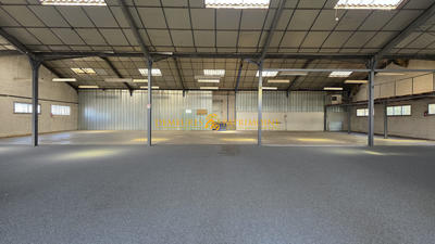 Local commercial - 1 272 m²