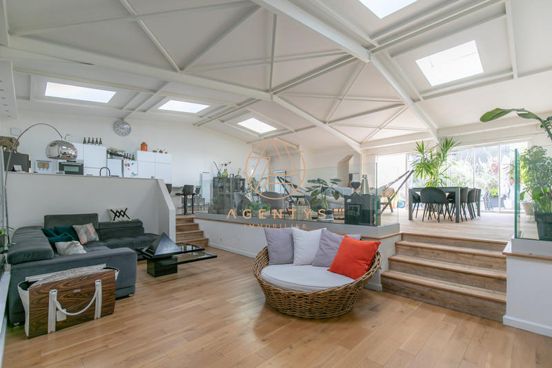 Maison - 276 m² - 8 pièces