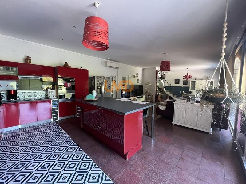 Propriété - 250 m² - 11 pièces