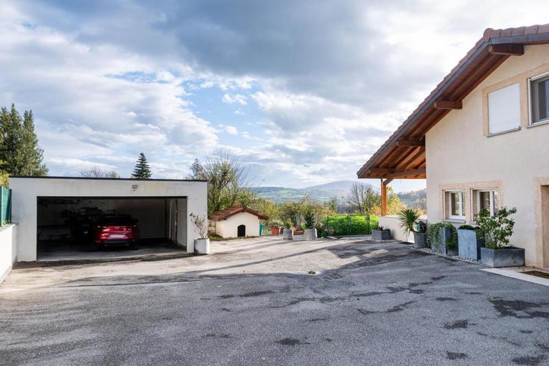 Maison - 218 m² - 9 pièces