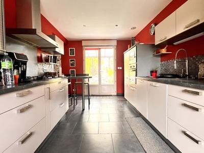 Maison - 222 m² - 8 pièces