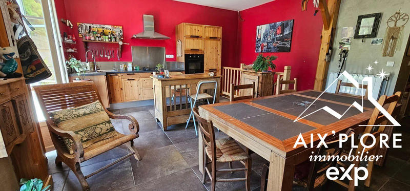 Maison - 282 m² - 10 pièces