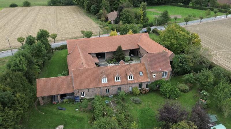 Maison traditionnelle - 347 m² - 12 pièces