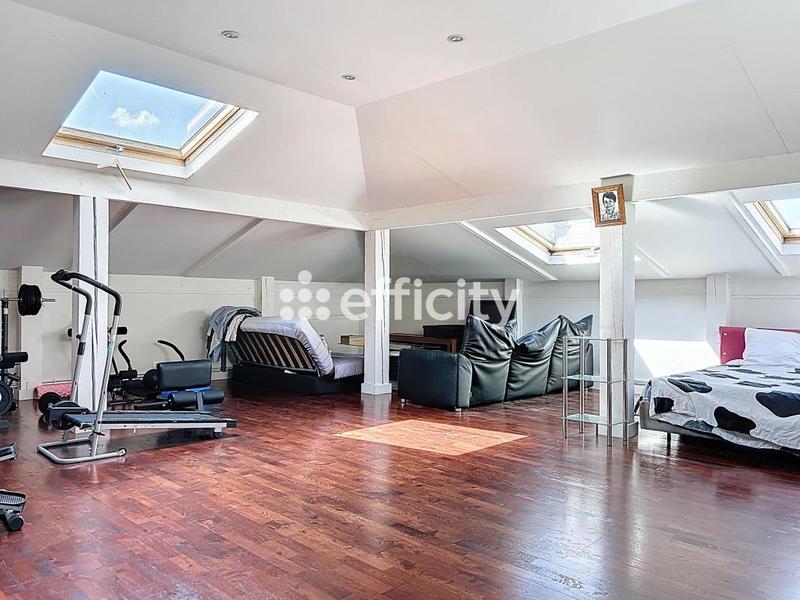 Maison - 240 m² - 7 pièces