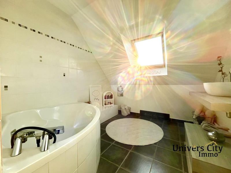 Maison traditionnelle - 98 m² - 5 pièces