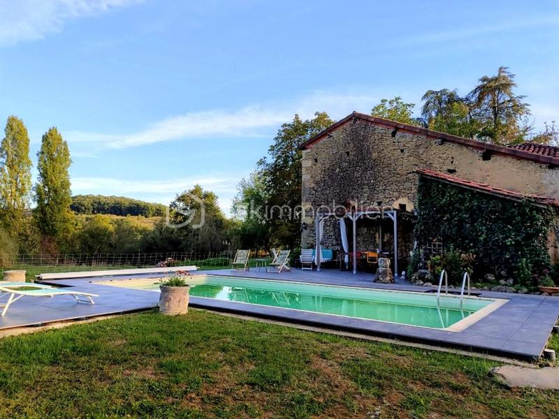 Maison ancienne - 222 m² - 7 pièces