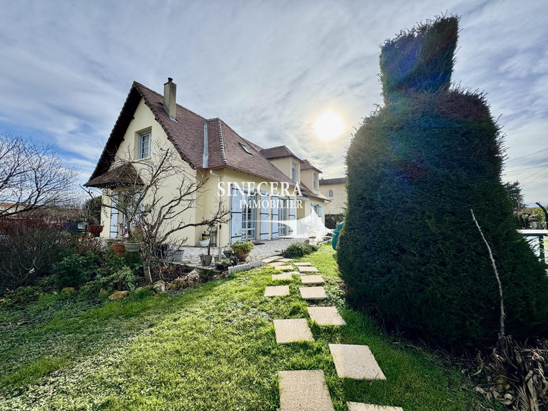 Maison traditionnelle - 181 m² - 7 pièces