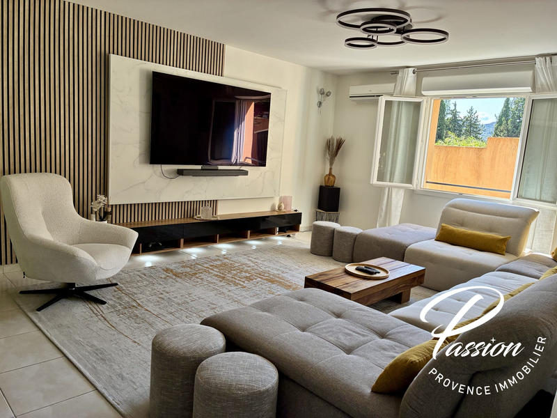 Maison contemporaine - 242 m² - 7 pièces