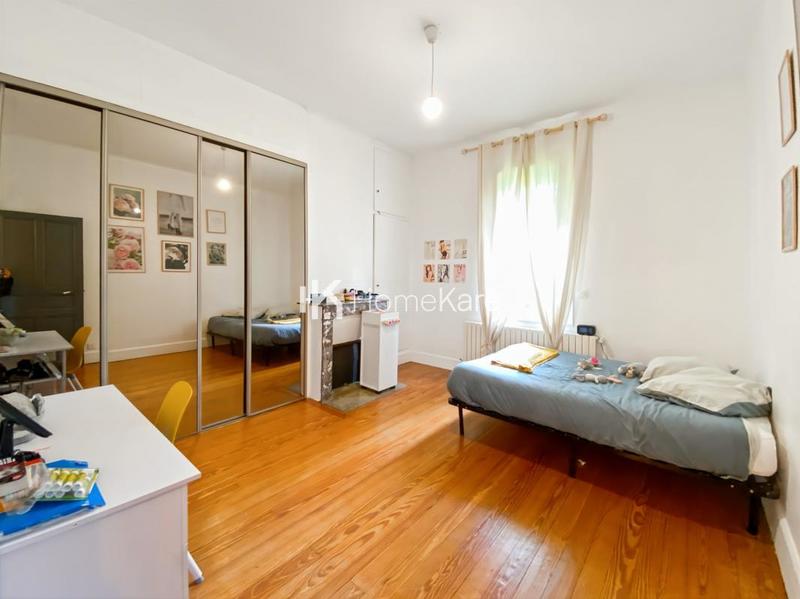 Maison - 240 m² - 7 pièces