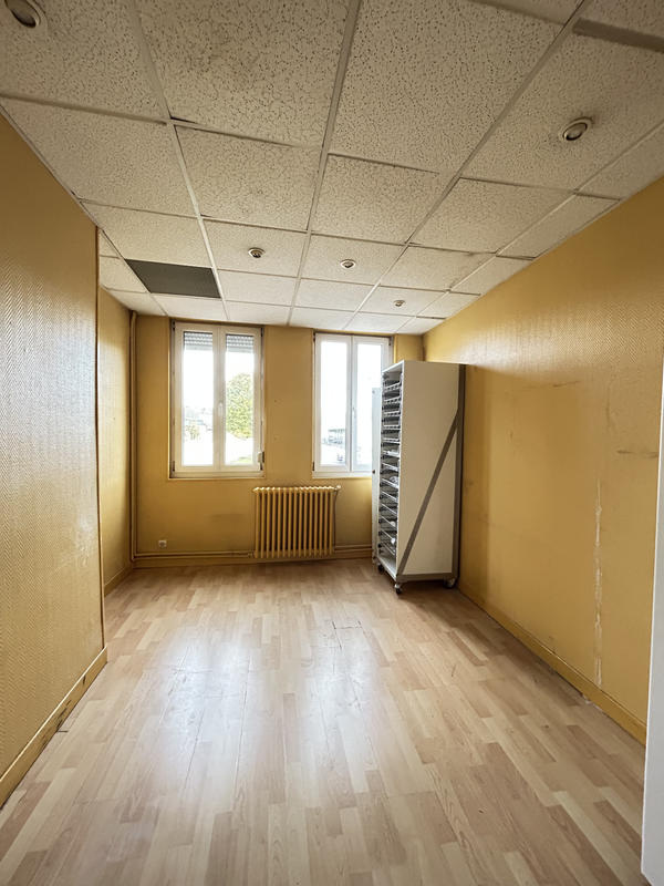 Local commercial - 160 m² - 6 pièces